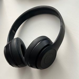 Beats solo 3 wireless/Bluetooth headphones